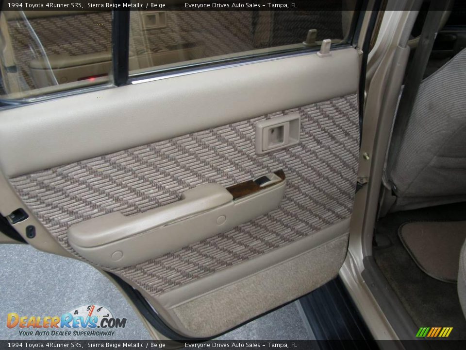 1994 Toyota 4Runner SR5 Sierra Beige Metallic / Beige Photo #26