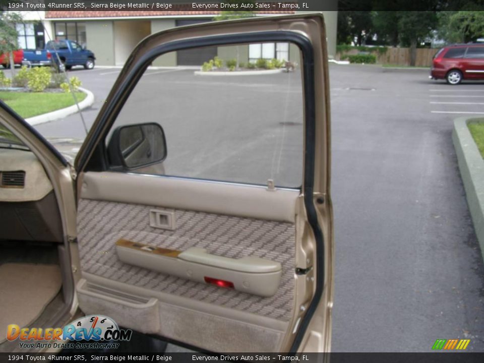 1994 Toyota 4Runner SR5 Sierra Beige Metallic / Beige Photo #28