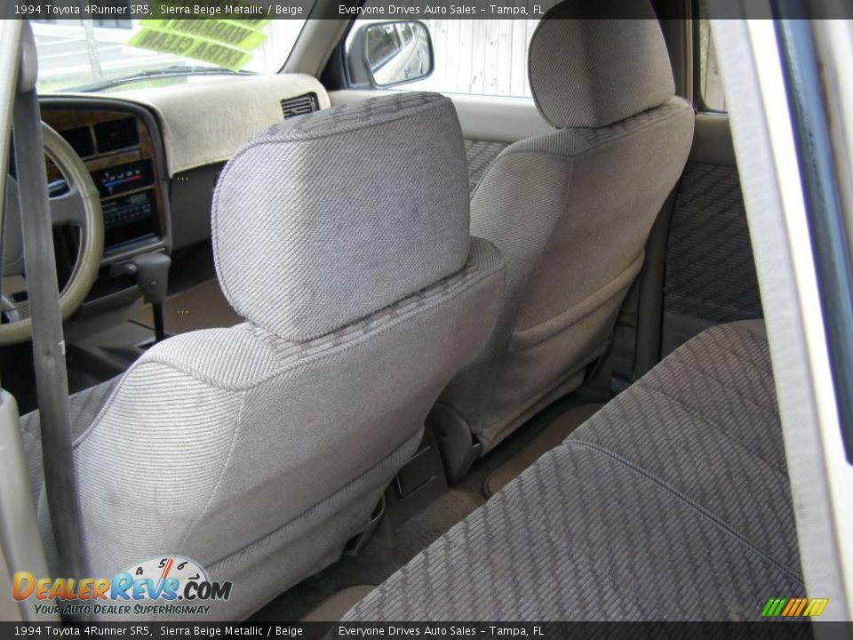 1994 Toyota 4Runner SR5 Sierra Beige Metallic / Beige Photo #32