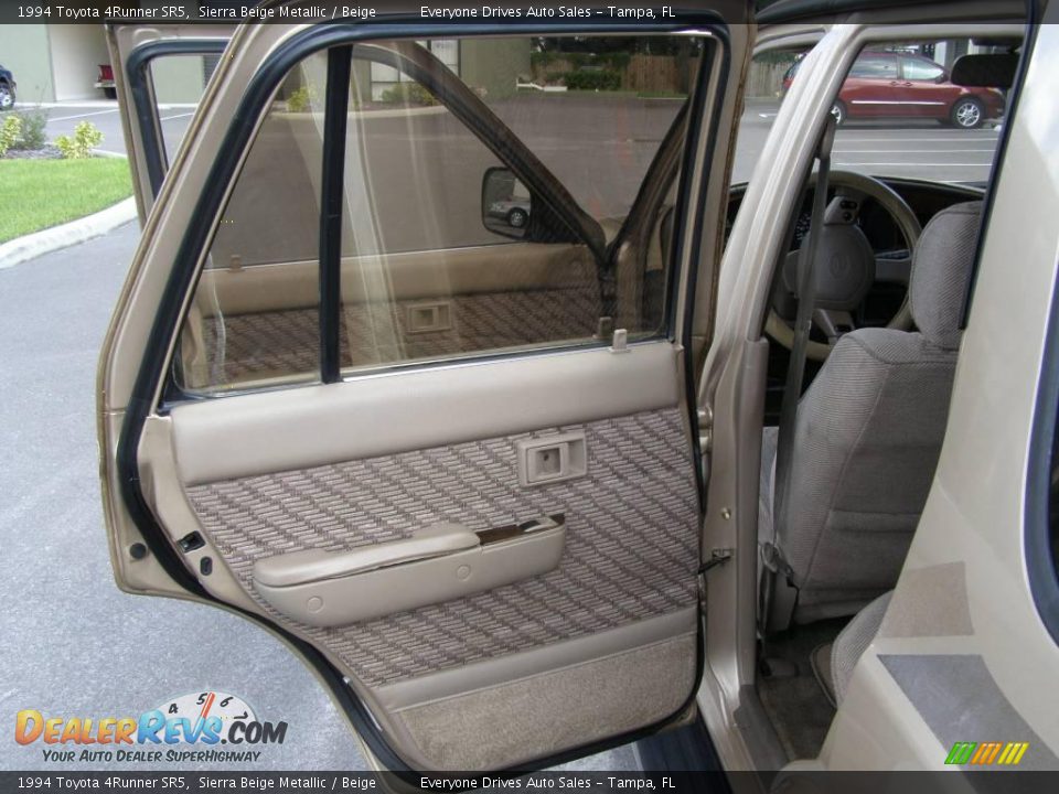 1994 Toyota 4Runner SR5 Sierra Beige Metallic / Beige Photo #33