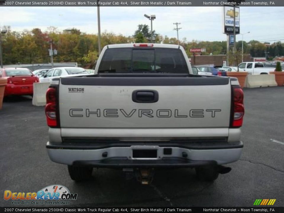 2007 Chevrolet Silverado 2500HD Classic Work Truck Regular Cab 4x4 Silver Birch Metallic / Dark Titanium Photo #4