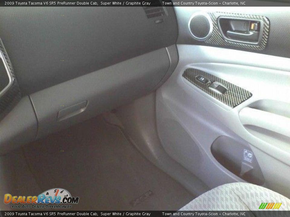 2009 Toyota Tacoma V6 SR5 PreRunner Double Cab Super White / Graphite Gray Photo #11