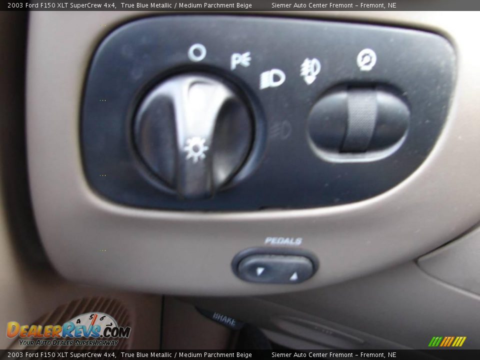 2003 Ford F150 XLT SuperCrew 4x4 True Blue Metallic / Medium Parchment Beige Photo #22