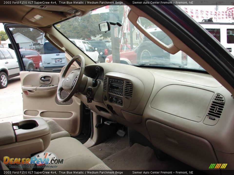 2003 Ford F150 XLT SuperCrew 4x4 True Blue Metallic / Medium Parchment Beige Photo #33