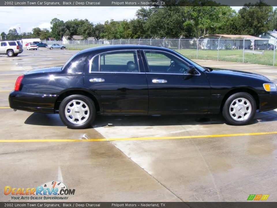 2002 Lincoln Town Car Signature Black / Deep Charcoal Photo #2