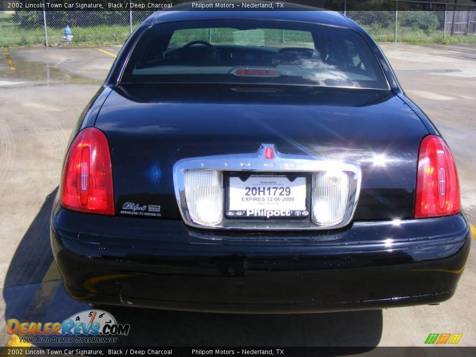 2002 Lincoln Town Car Signature Black / Deep Charcoal Photo #4
