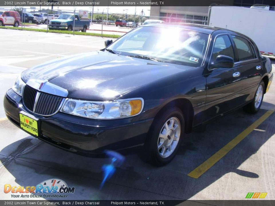 2002 Lincoln Town Car Signature Black / Deep Charcoal Photo #7