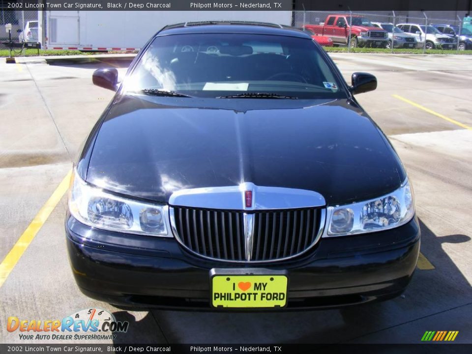 2002 Lincoln Town Car Signature Black / Deep Charcoal Photo #8