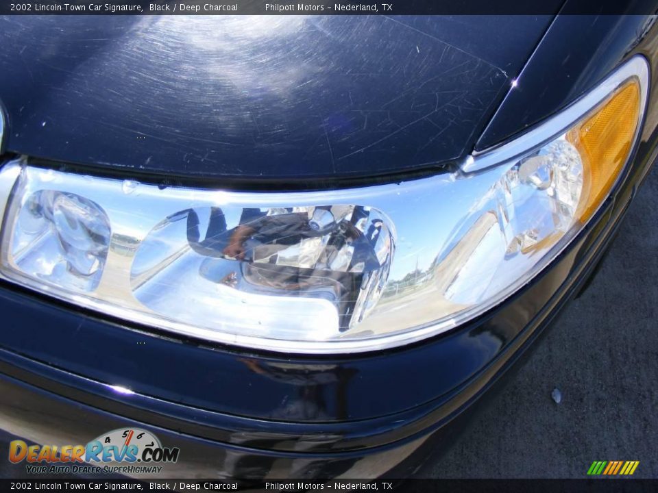 2002 Lincoln Town Car Signature Black / Deep Charcoal Photo #10