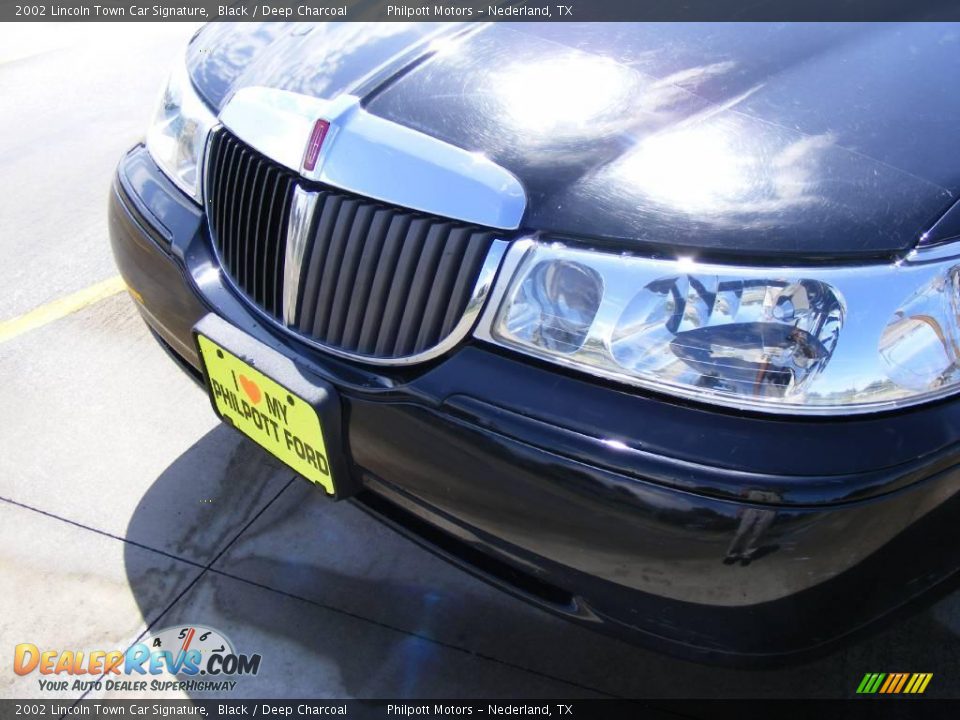 2002 Lincoln Town Car Signature Black / Deep Charcoal Photo #12