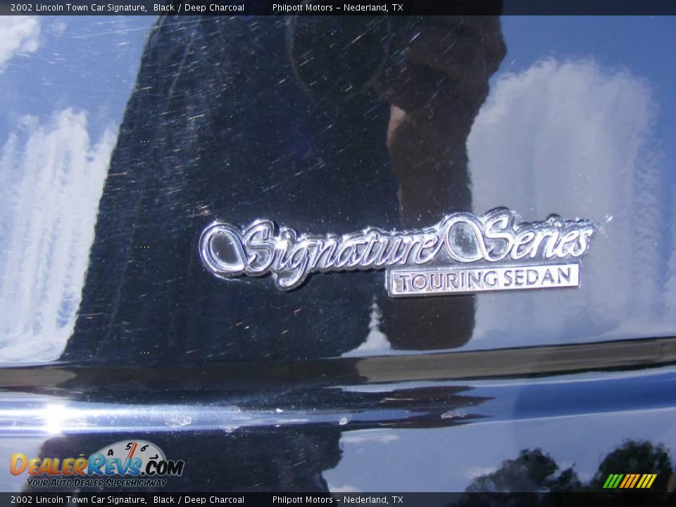2002 Lincoln Town Car Signature Black / Deep Charcoal Photo #21