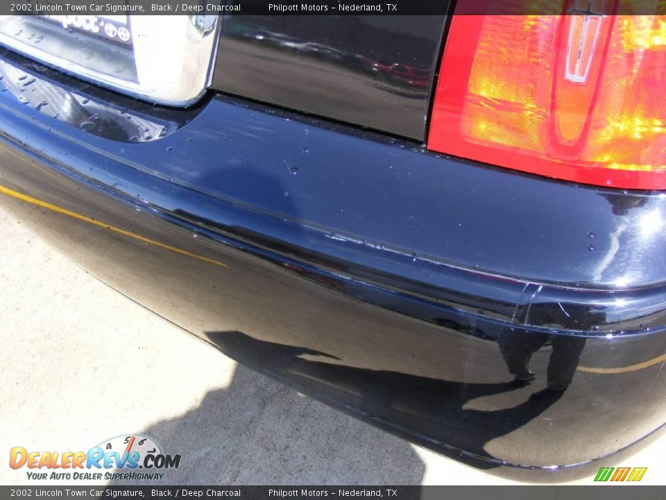 2002 Lincoln Town Car Signature Black / Deep Charcoal Photo #24
