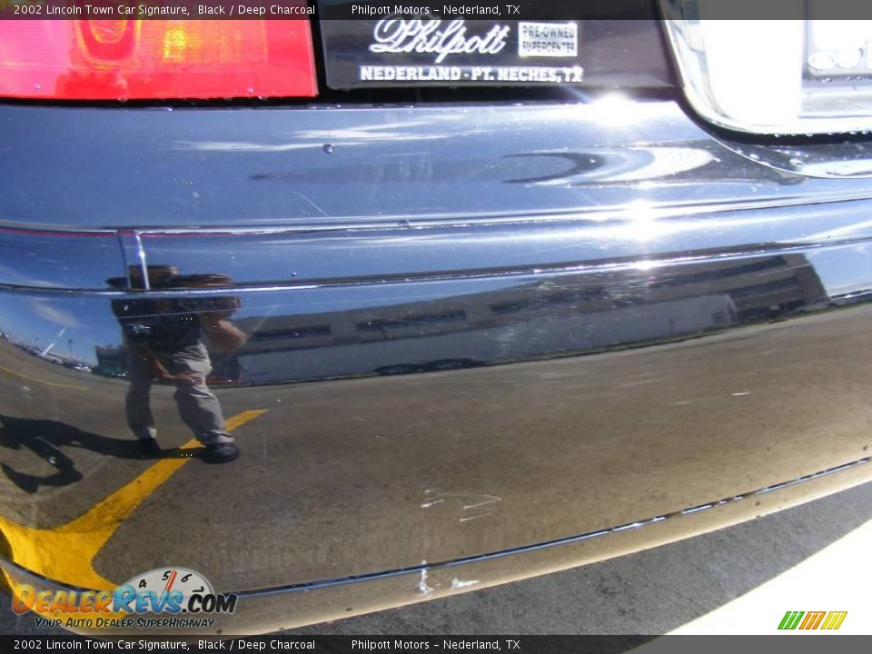 2002 Lincoln Town Car Signature Black / Deep Charcoal Photo #25