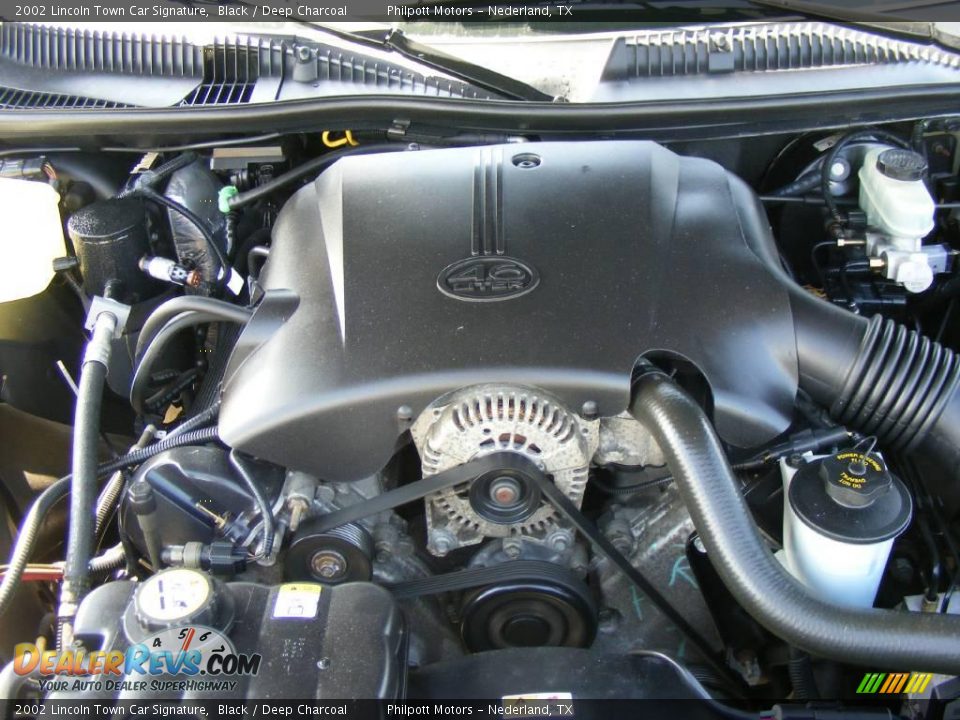 2002 Lincoln Town Car Signature Black / Deep Charcoal Photo #28