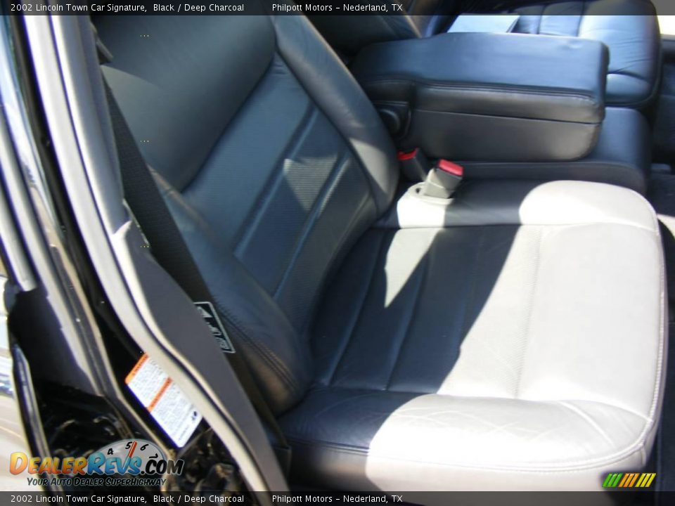 2002 Lincoln Town Car Signature Black / Deep Charcoal Photo #31