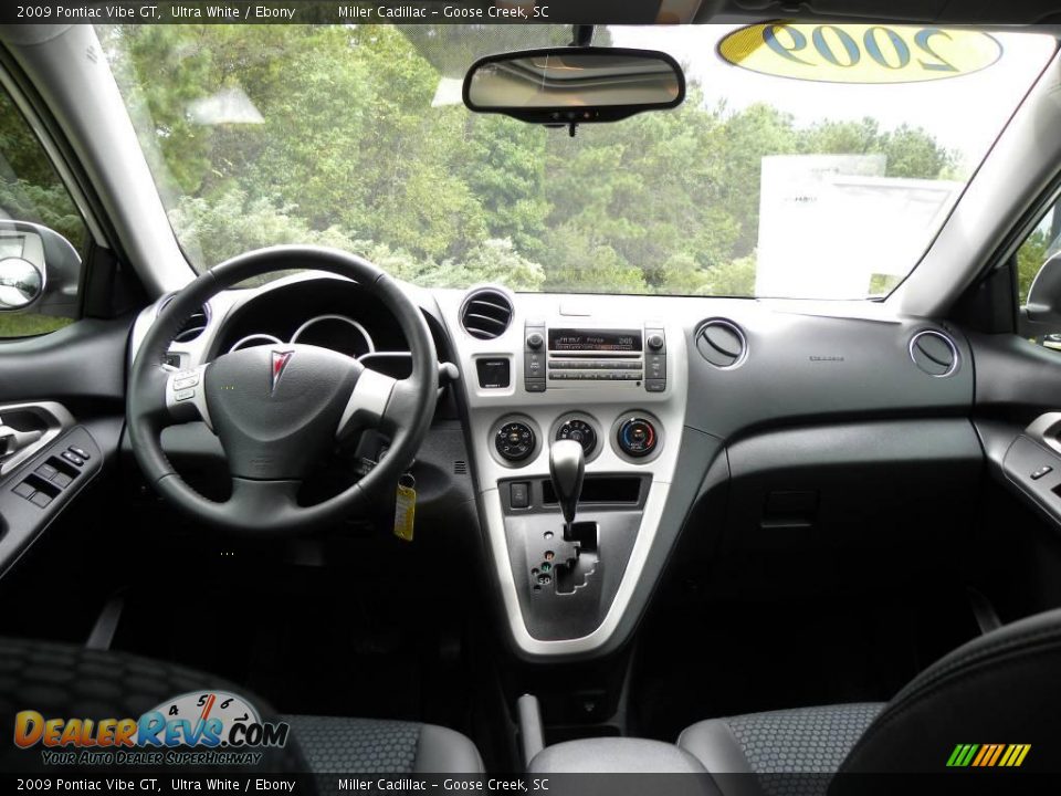 2009 Pontiac Vibe GT Ultra White / Ebony Photo #3
