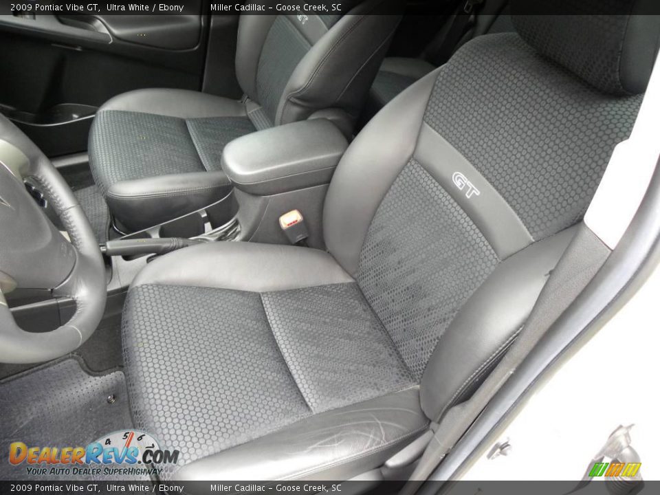 2009 Pontiac Vibe GT Ultra White / Ebony Photo #5
