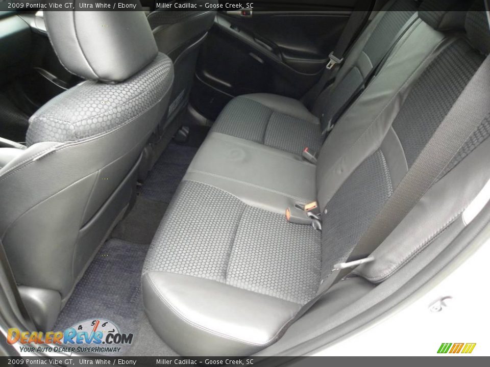 2009 Pontiac Vibe GT Ultra White / Ebony Photo #7