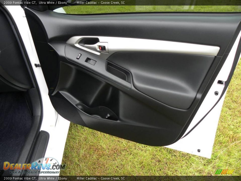2009 Pontiac Vibe GT Ultra White / Ebony Photo #9