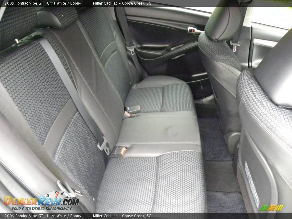 2009 Pontiac Vibe GT Ultra White / Ebony Photo #10