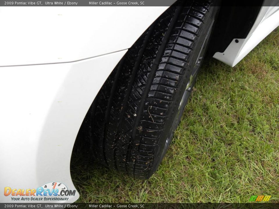 2009 Pontiac Vibe GT Ultra White / Ebony Photo #17