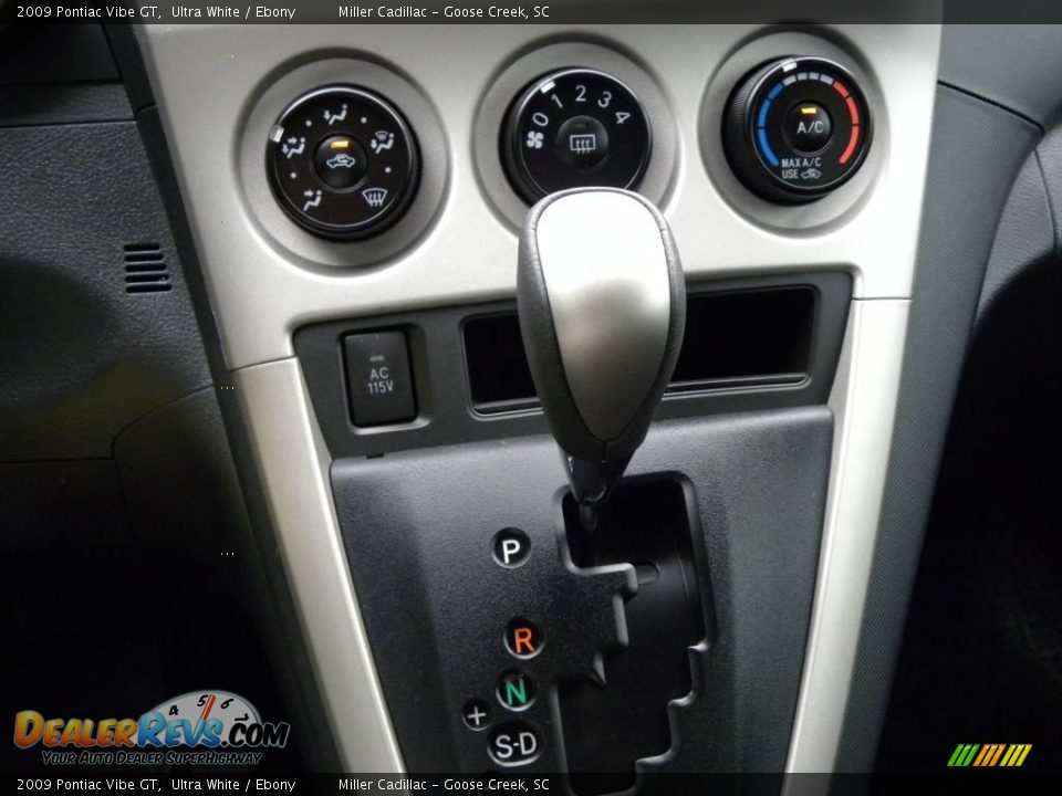 2009 Pontiac Vibe GT Ultra White / Ebony Photo #19