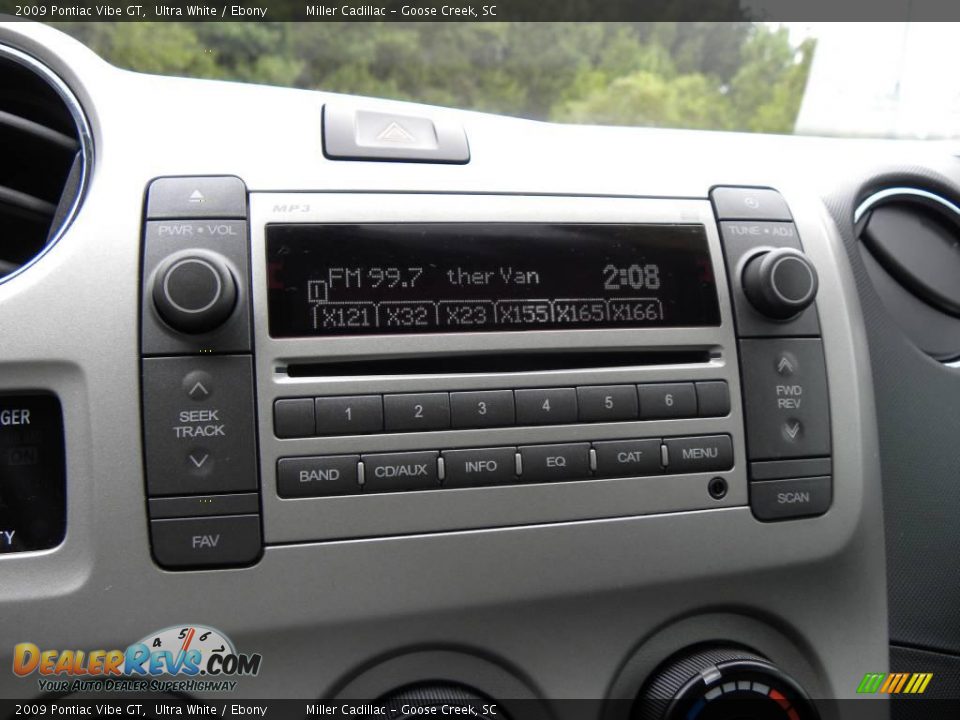 2009 Pontiac Vibe GT Ultra White / Ebony Photo #20