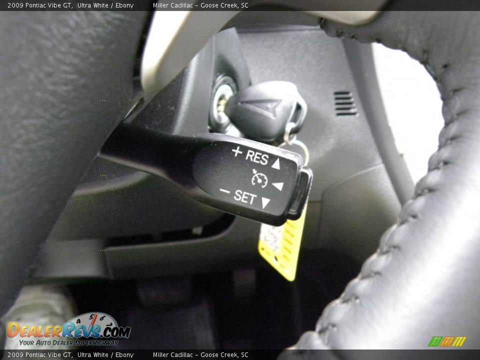 2009 Pontiac Vibe GT Ultra White / Ebony Photo #21
