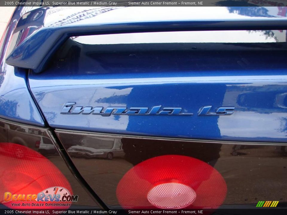 2005 Chevrolet Impala LS Superior Blue Metallic / Medium Gray Photo #17