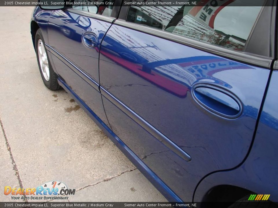 2005 Chevrolet Impala LS Superior Blue Metallic / Medium Gray Photo #23
