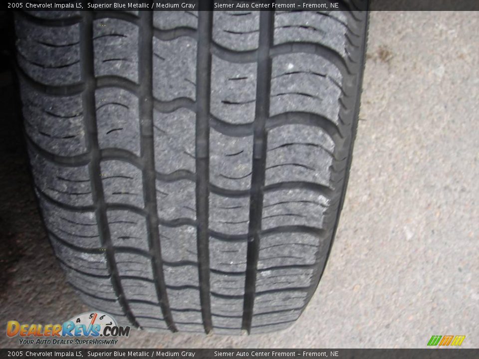 2005 Chevrolet Impala LS Superior Blue Metallic / Medium Gray Photo #24