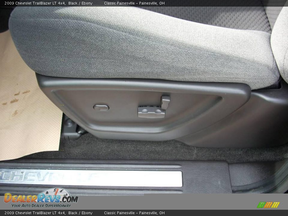 2009 Chevrolet TrailBlazer LT 4x4 Black / Ebony Photo #11