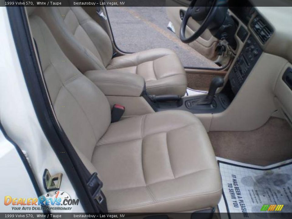 1999 Volvo S70 White / Taupe Photo #26