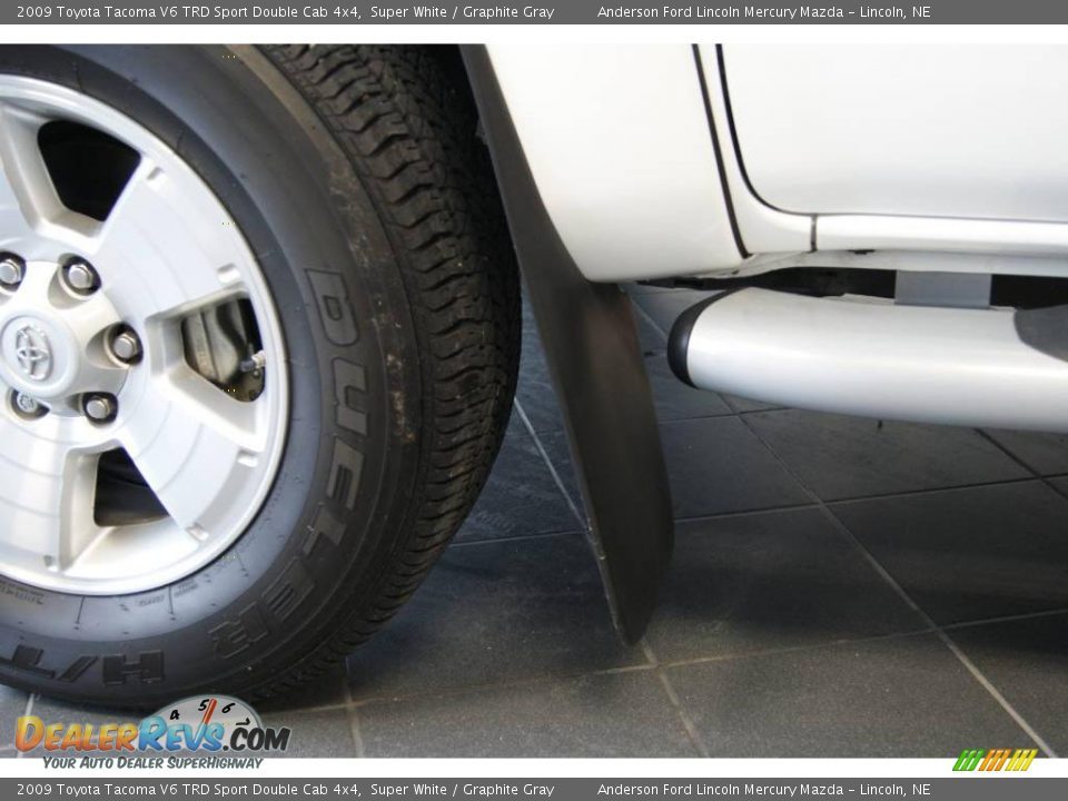 2009 Toyota Tacoma V6 TRD Sport Double Cab 4x4 Super White / Graphite Gray Photo #13