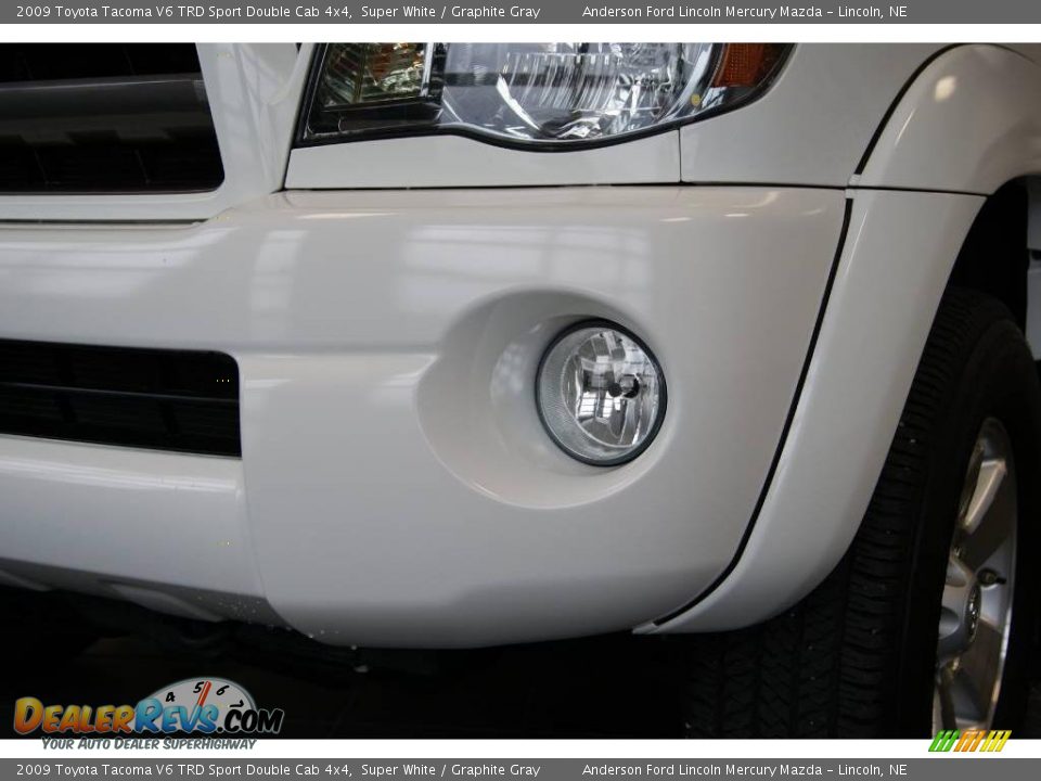 2009 Toyota Tacoma V6 TRD Sport Double Cab 4x4 Super White / Graphite Gray Photo #17