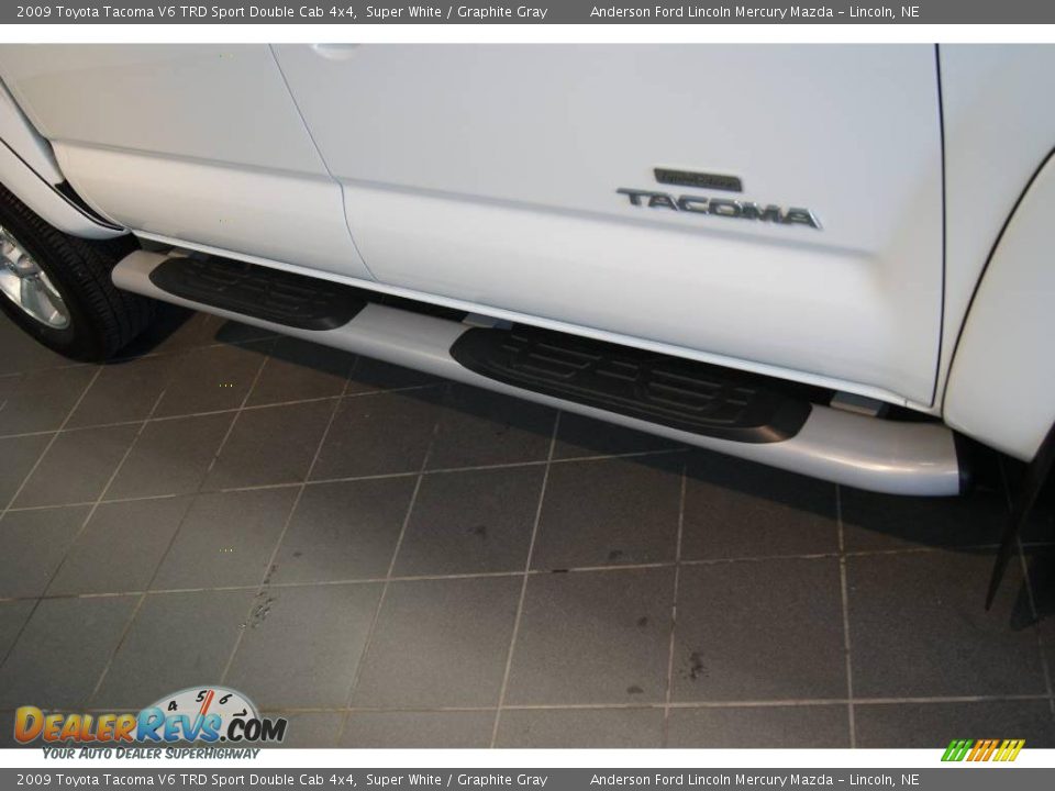 2009 Toyota Tacoma V6 TRD Sport Double Cab 4x4 Super White / Graphite Gray Photo #20