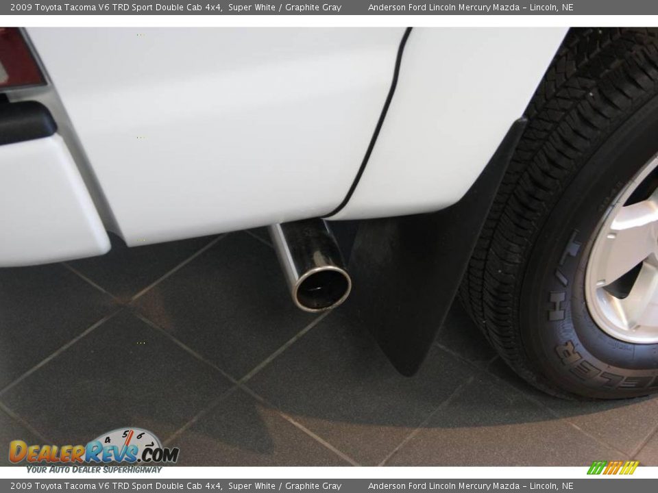 2009 Toyota Tacoma V6 TRD Sport Double Cab 4x4 Super White / Graphite Gray Photo #23