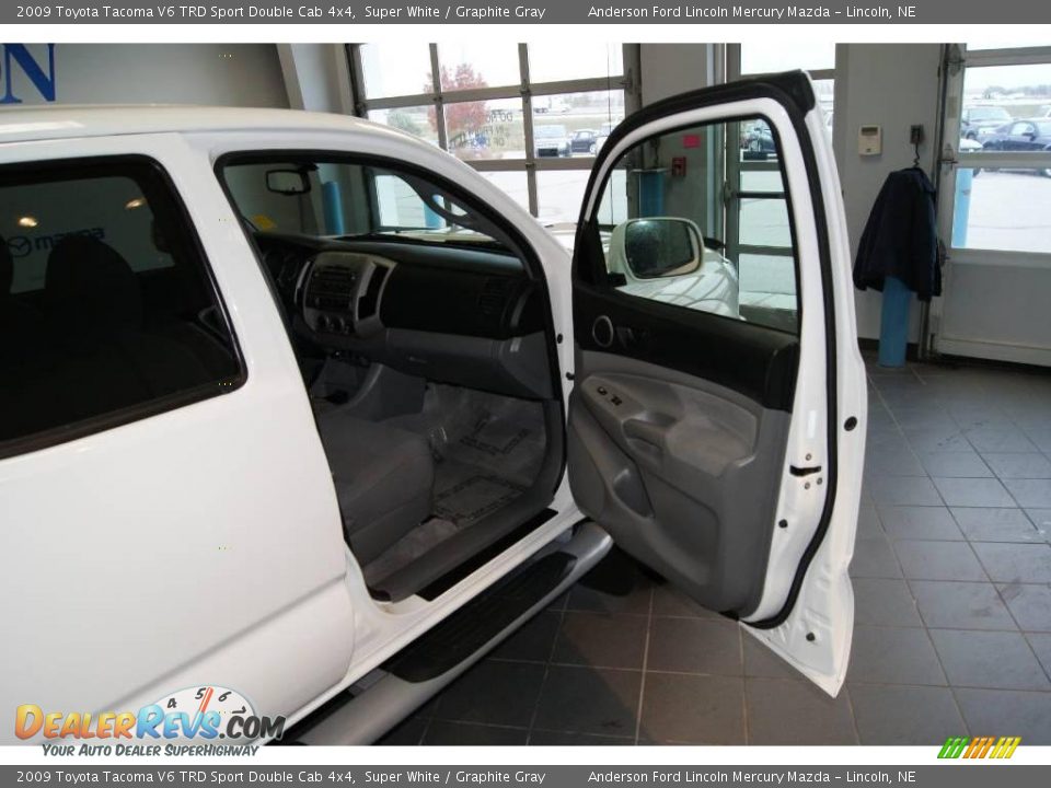 2009 Toyota Tacoma V6 TRD Sport Double Cab 4x4 Super White / Graphite Gray Photo #30