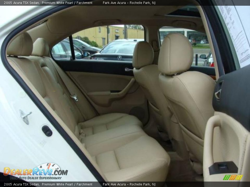 2005 Acura TSX Sedan Premium White Pearl / Parchment Photo #17