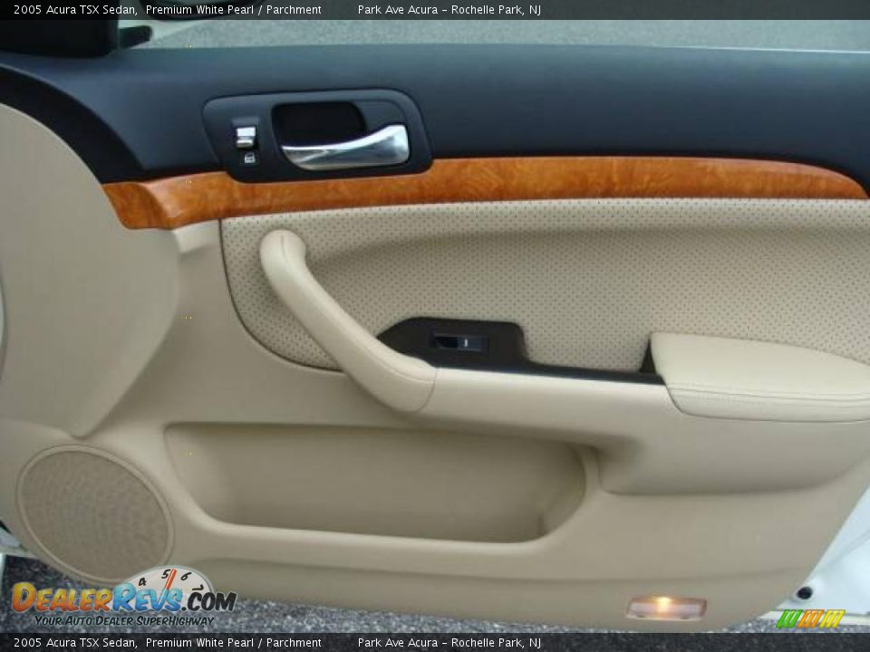2005 Acura TSX Sedan Premium White Pearl / Parchment Photo #18