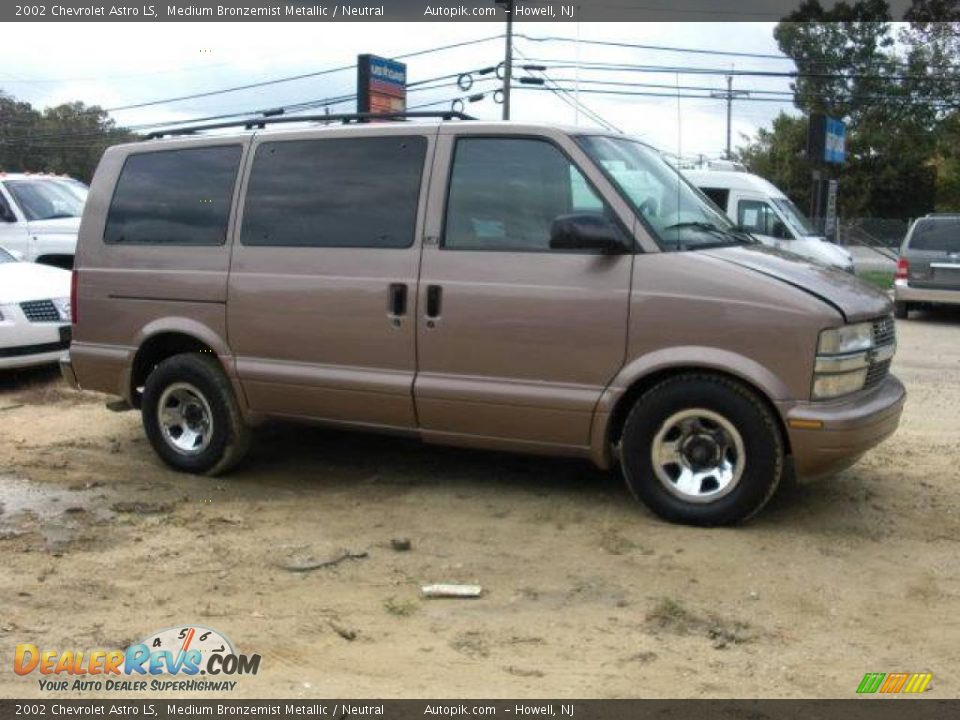 2002 Chevrolet Astro LS Medium Bronzemist Metallic / Neutral Photo #4