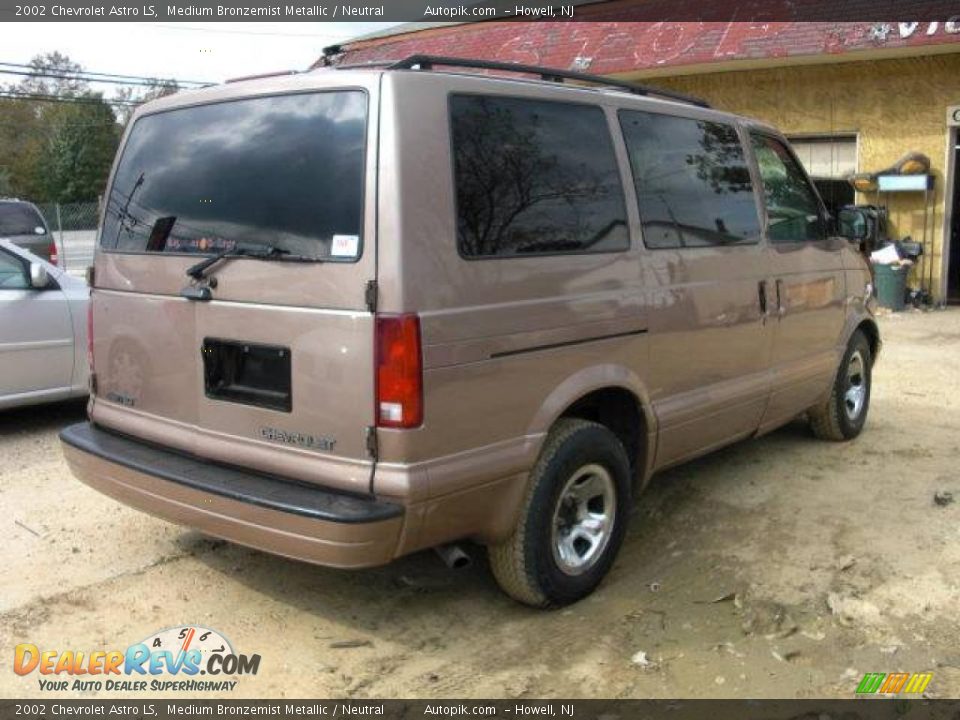 2002 Chevrolet Astro LS Medium Bronzemist Metallic / Neutral Photo #5