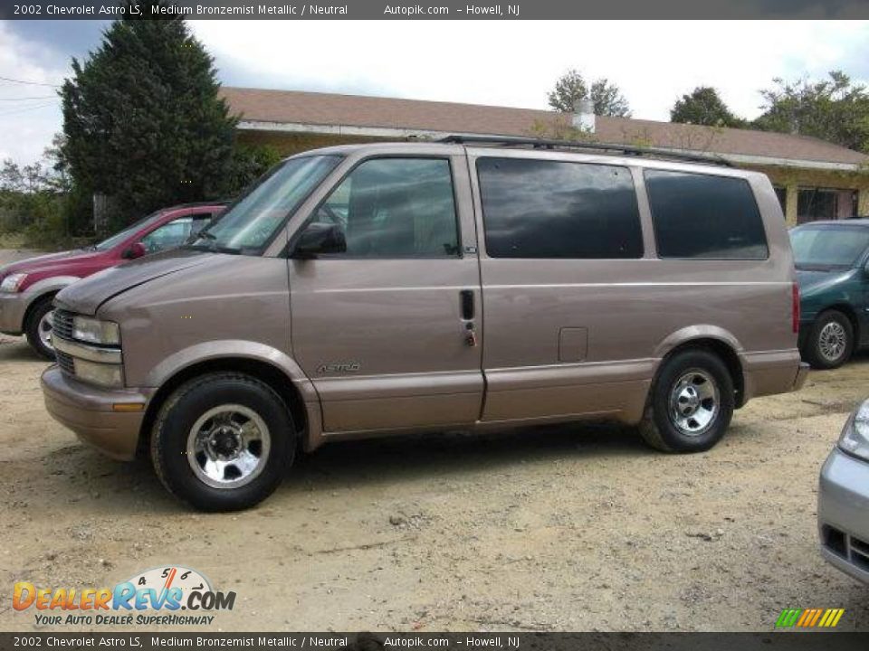 2002 Chevrolet Astro LS Medium Bronzemist Metallic / Neutral Photo #8