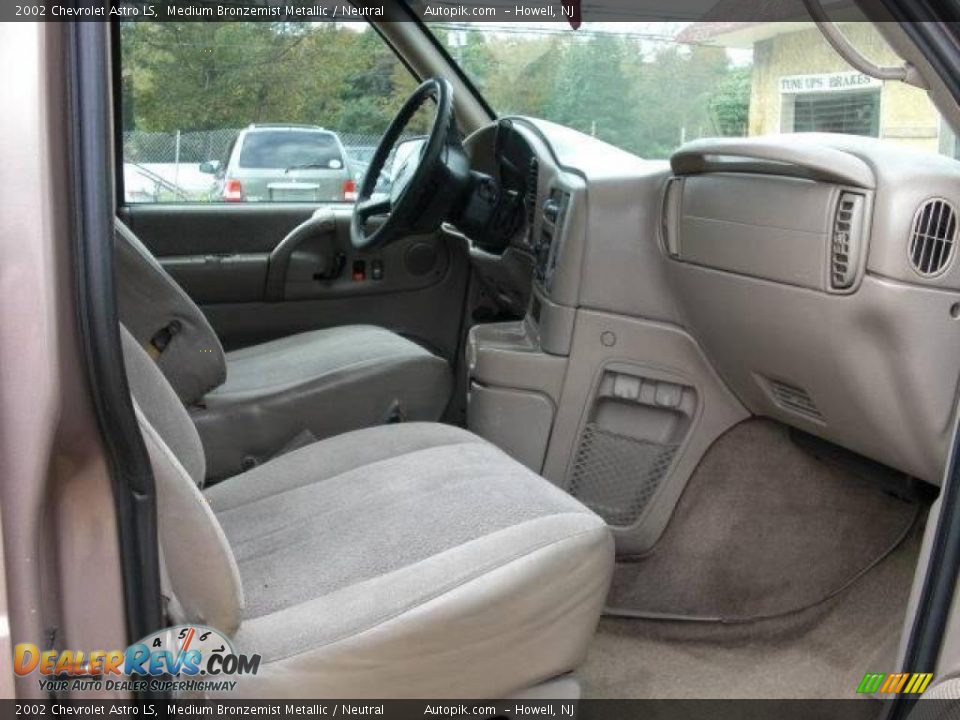 2002 Chevrolet Astro LS Medium Bronzemist Metallic / Neutral Photo #10
