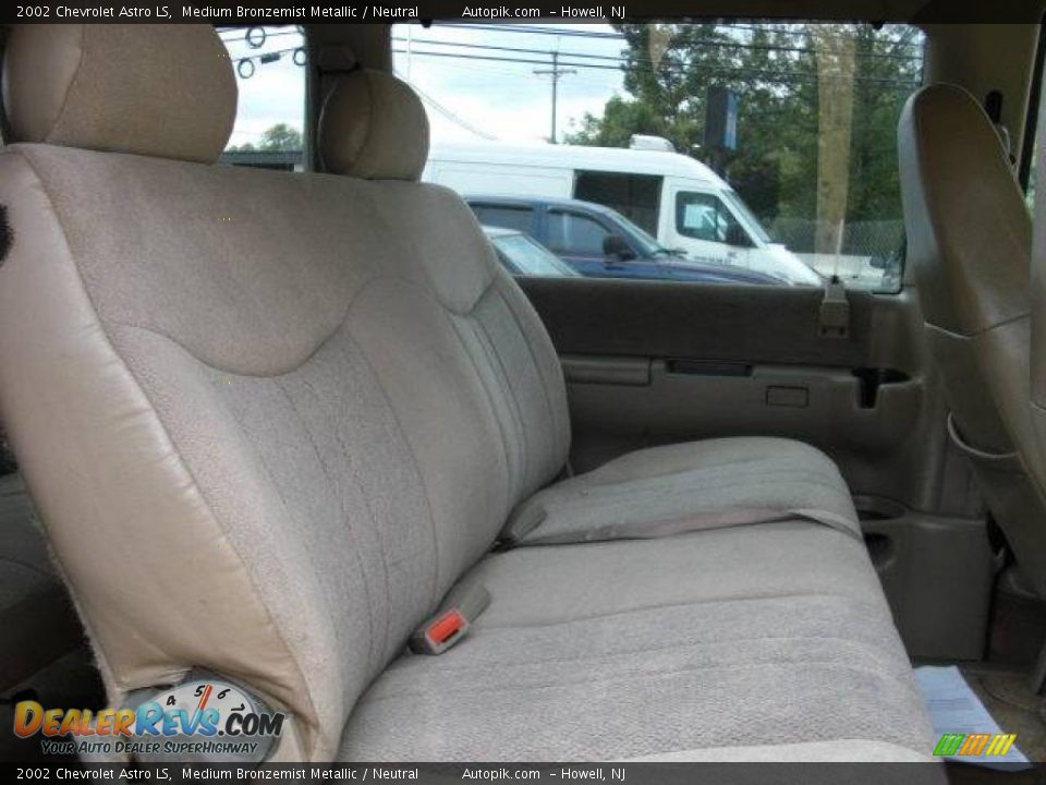 2002 Chevrolet Astro LS Medium Bronzemist Metallic / Neutral Photo #11