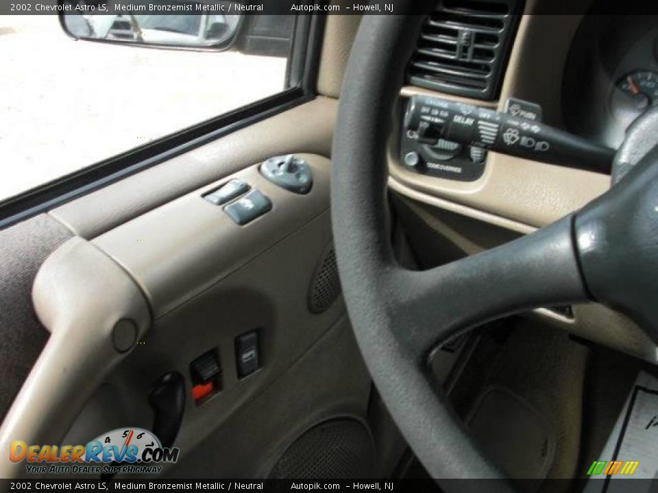 2002 Chevrolet Astro LS Medium Bronzemist Metallic / Neutral Photo #14