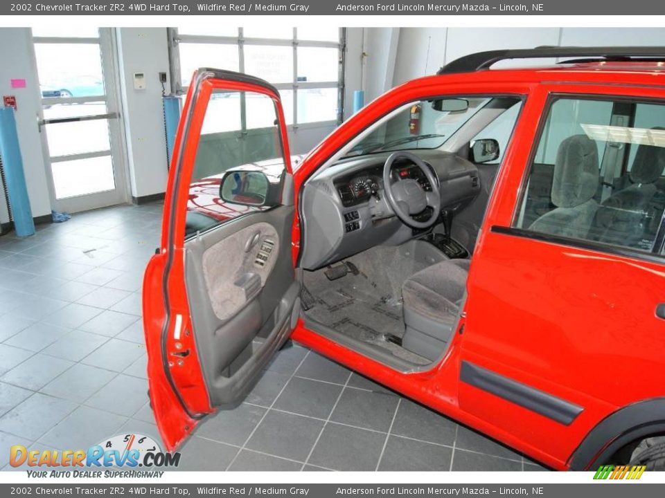 2002 Chevrolet Tracker ZR2 4WD Hard Top Wildfire Red / Medium Gray Photo #24