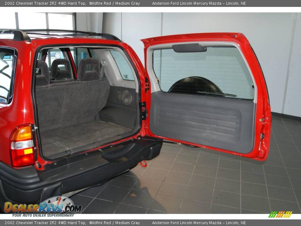2002 Chevrolet Tracker ZR2 4WD Hard Top Wildfire Red / Medium Gray Photo #28