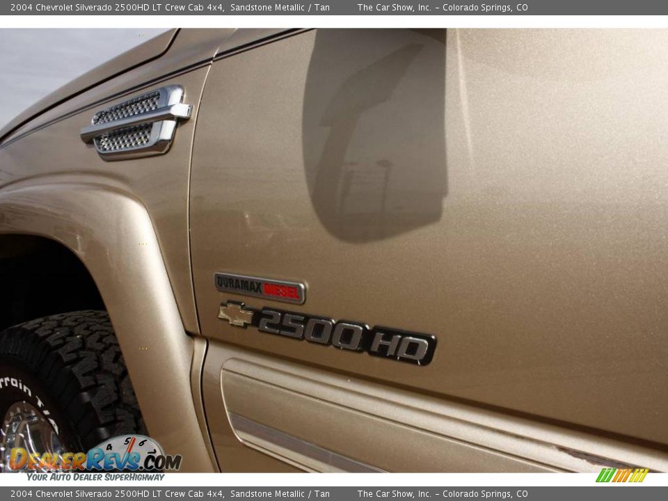 2004 Chevrolet Silverado 2500HD LT Crew Cab 4x4 Sandstone Metallic / Tan Photo #16