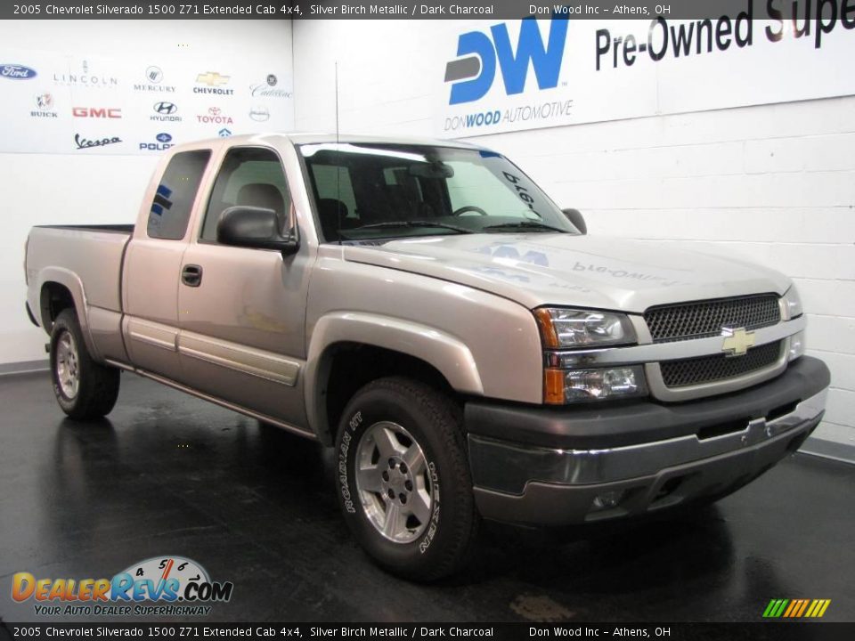 2005 Chevrolet Silverado 1500 Z71 Extended Cab 4x4 Silver Birch Metallic / Dark Charcoal Photo #1